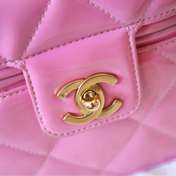 SOLD Chanel Vintage 1995 Barbie Collection Barbie Pink Vanity Case Heart bag - Picture 9 of 11